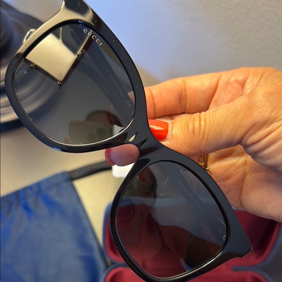 Gucci Black Luxury Sunglasses with Case, Pouch, Cloth and Pamphlets. Auth - Picture 5 of 16